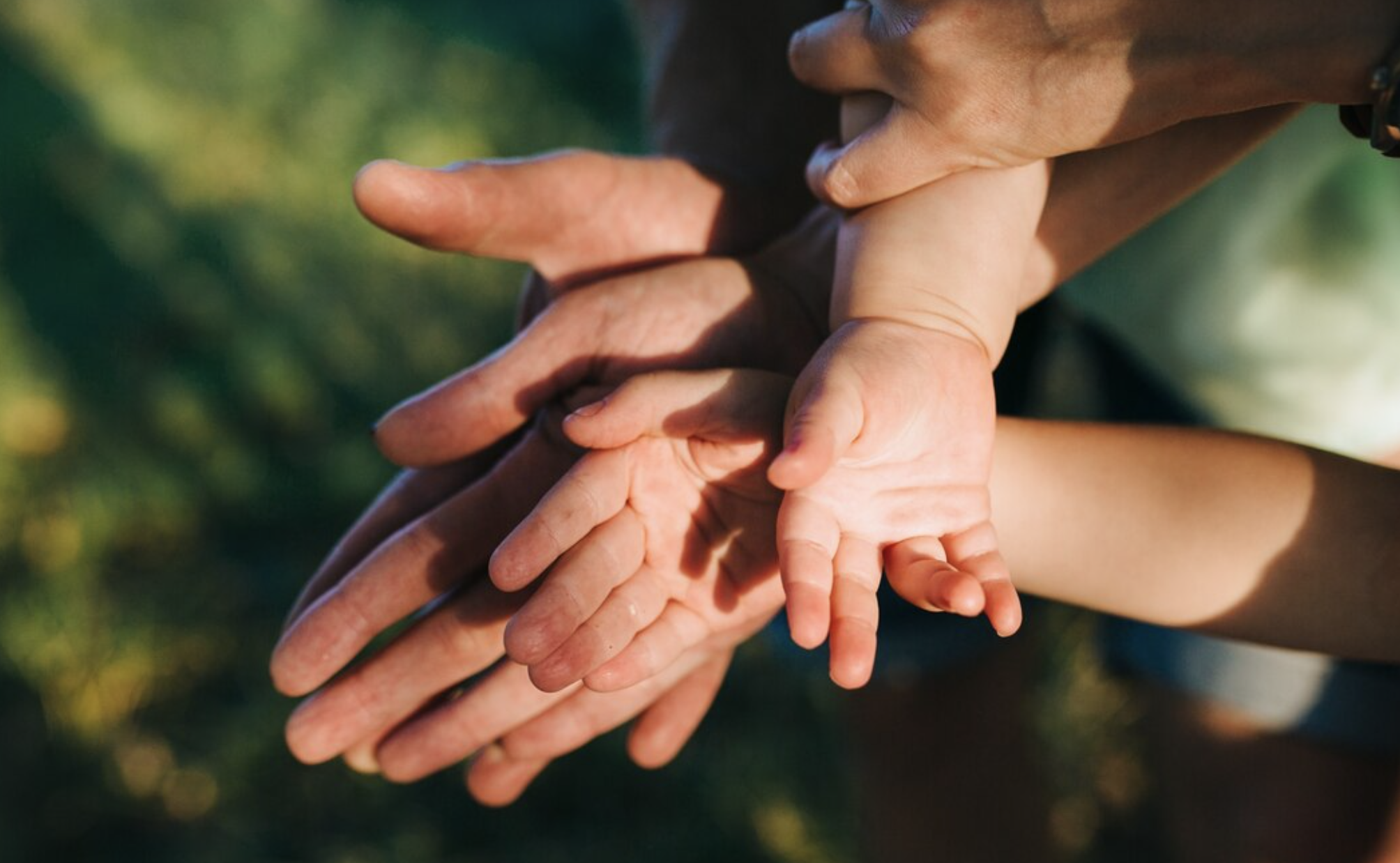 How many hours of sleep does a newborn need per day: complete guide for new parents